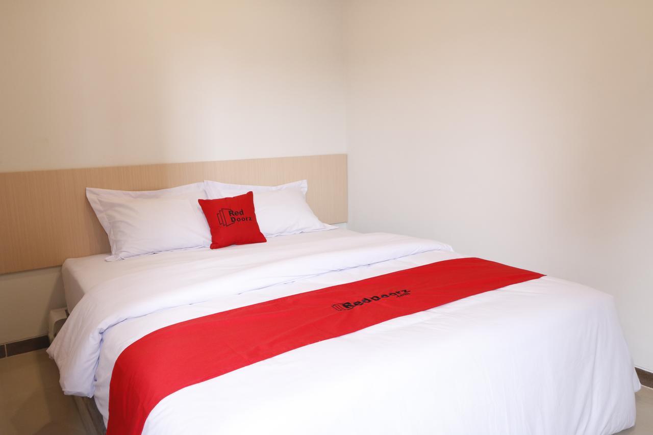 Reddoorz Plus Near Mall Pondok Indah Dżakarta Zewnętrze zdjęcie