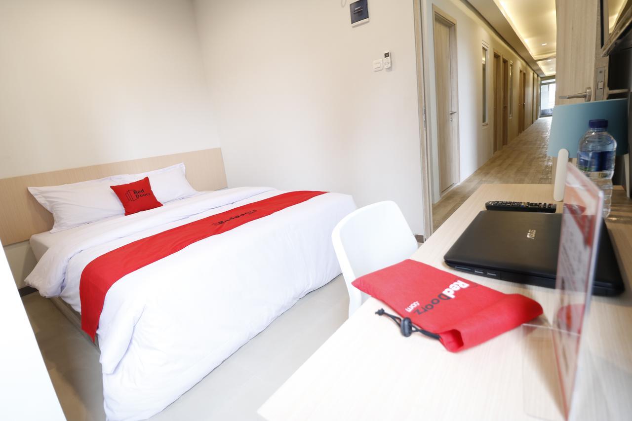Reddoorz Plus Near Mall Pondok Indah Dżakarta Zewnętrze zdjęcie